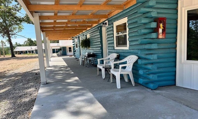Lebanon Cabina | Charming 1-bedroom cabin with Loft. 3 Miles from Bennett Springs State Park