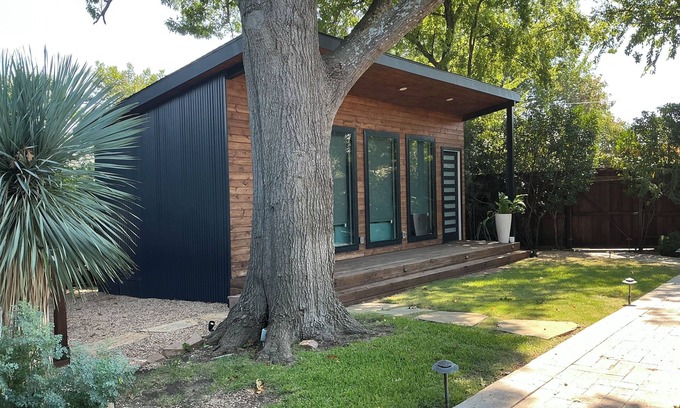 North Dallas Cabina | Charming 1-bedroom cabin in adorable Dallas - Preston Hollow-with AC