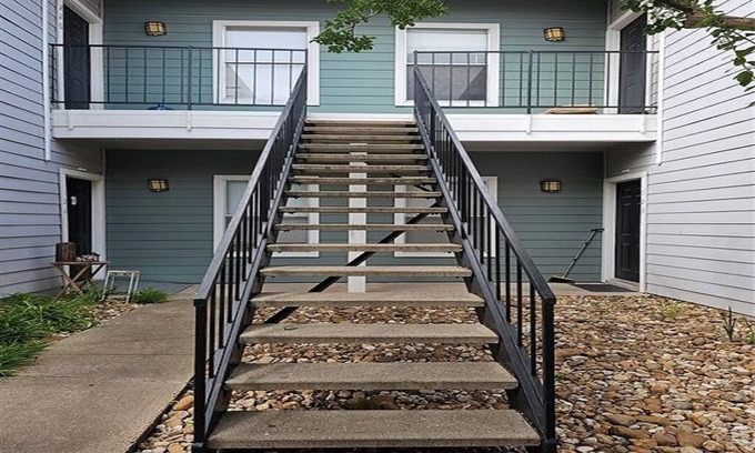 North Burnet Condominio | Charming 1-bedroom condo in Domain area Austin with AC, fitness room, WiFi