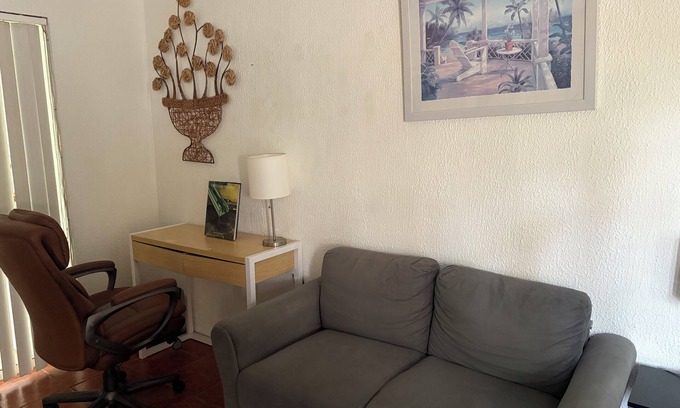 Coral Way Cabaña | Charming 1-bedroom cottage with WiFi and AC in wonderful Miami