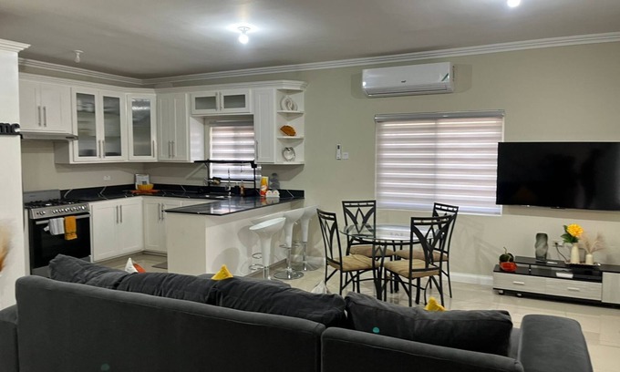 New Kingston Casa | Charming 1-bedroom house with WiFi, AC in lovely Kingston