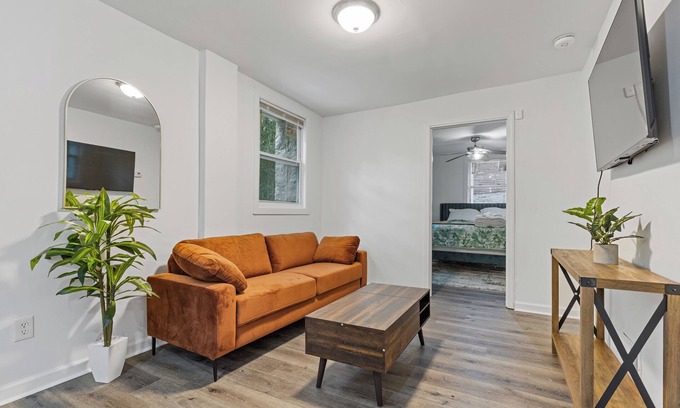 Atlanta Casa | Charming 1-bedroom house in superb Atlanta with WiFi, AC and washer and dryer.