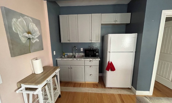 Governmental Mall Casa | Charming 1-bedroom house with WiFi - Unit #2