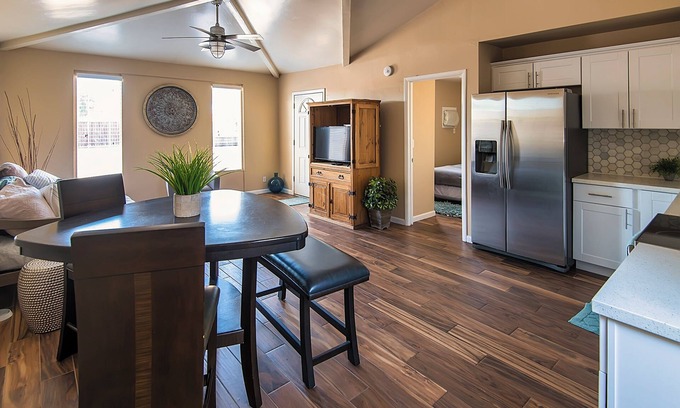 F. Q. Story Casa | Charming 1-bedroom house in delightful Phoenix with WiFi, AC