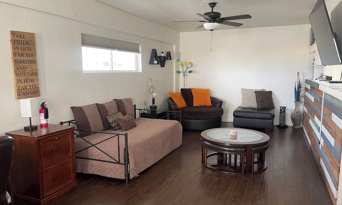Taft Casa | Charming 1-bedroom house in lovely Taft with AC, WiFi