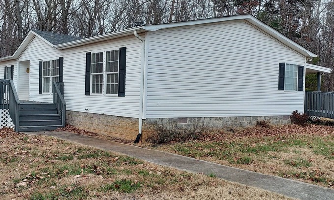 Westlake Corner Casa | Charming 1-bedroom house in lovely Moneta with WiFi, AC