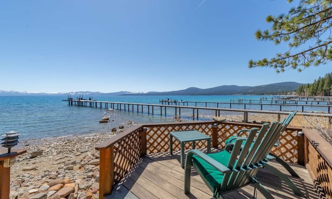 Kings Beach Cabina | Joya perfecta de un lago! hoguera, cocina al aire libre, vistas al lago PANO!