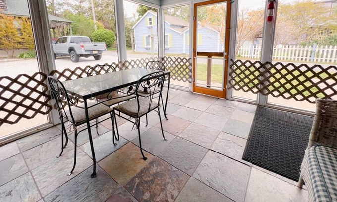 Village Green Apartamento | Charming 1 bedroom , pet-friendly