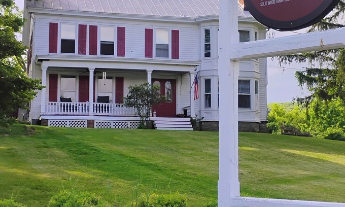 Sugar Loaf Apartamento | Charming 1-bedroom Rekindled Farmhouse Historic Sugar Loaf, NY