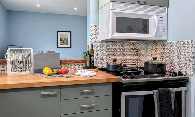 Meaford Condominio | Charming 1-Bedroom Retreat- Hike & Bike near Georgian Bay