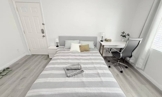 Las Vegas Casa | Charming 1-bedroom Room in Vegas with private access/15 mins to the Strip