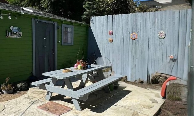 La Playa Cabaña | Charming 1-bedroom Surf Cottage in beautiful San Diego La Playa with WiFi