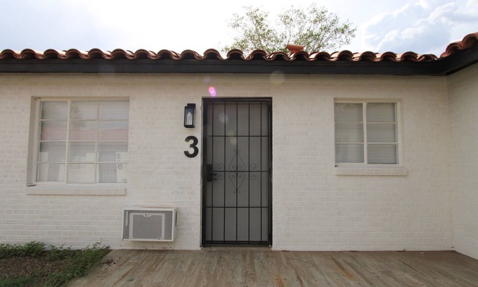 F. Q. Story Casa | Charming 1-bedroom townhome in enchanting Phoenix with AC