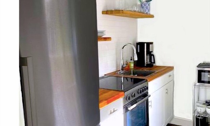 Rehoboth Beach Cabaña | Charming 1-bedroom cottage with loft in Rehoboth Beach