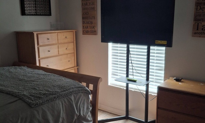 Jacksonville Casa | Charming 1-bedroom house in fantastic Jacksonville with WiFi, AC
