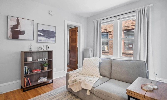 Lowry Hill East Apartamento | Charming 1-bedroom apartment with WiFi, AC in wonderful Minneapolis