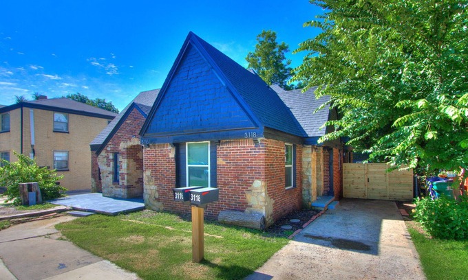 Central Oklahoma City Casa | Charming 1-bedroom townhome with WiFi, AC in Oklahoma City!