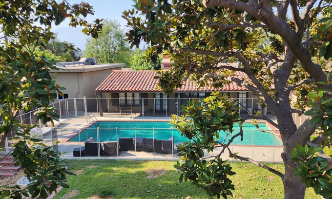 West Covina Casa | Charming 1-bedroom Pool House with kitchen, living room in wonderful West Covina