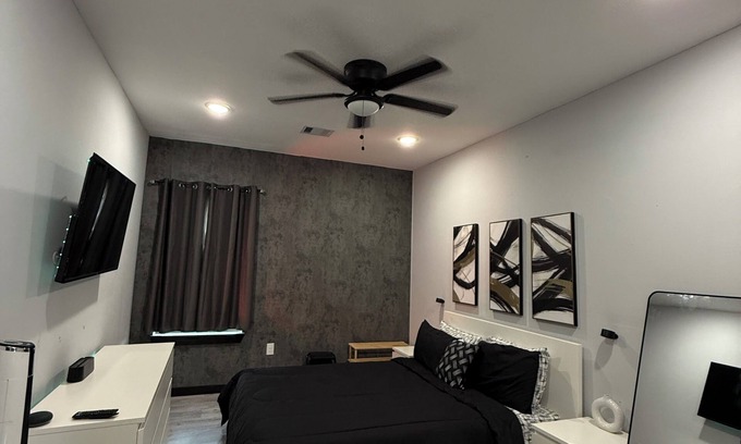 Southeast Houston Casa | Charming 1-bedroom with fitness room and AC in fantastic Houston