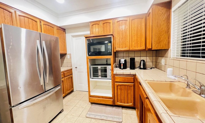 Lamanda Park Casa | Charming 1-master room house in welcoming San Gabriel with AC, WiFi