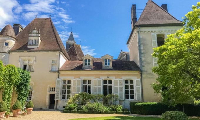 Celles Casa | Charming 14th Century Village Chateau with gardens and outdoor pool