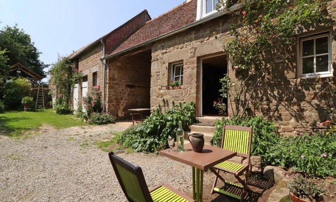 La Carneille Cabaña | Casa encantadora del siglo XV con jardín y estanque, ideal para parejas