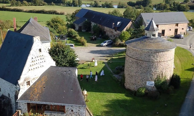 Souvigne-sur-Sarthe Cabaña | Antigua Capilla Renovada con Jardín, Cerca del Río Sarthe y Actividades para Familias