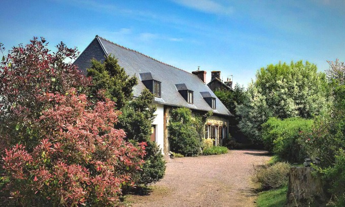 Le Theil-Bocage Otro | Charming 17th Century Normandy Longere in Valdallière, Calvados. Cozy Retreat!
