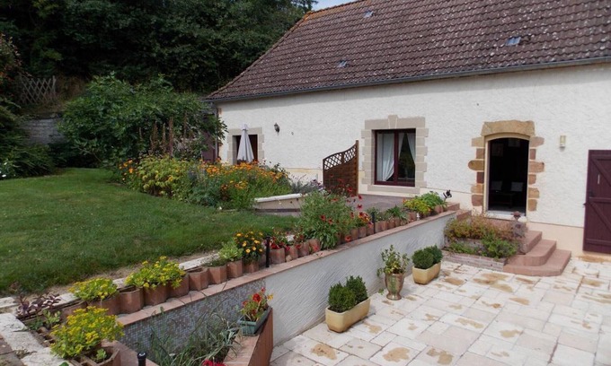 Neuvy Apartamento | Gîte rural rénové avec jardin et terrasse, proche de Souvigny, animaux acceptés, parking inclus
