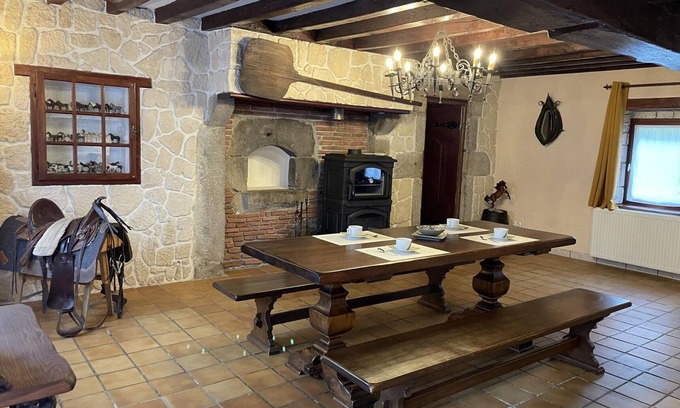Hyds Cabaña | Alquiler rural: Longère bourbonnaise del siglo XIX con comodidades modernas y gran jardín
