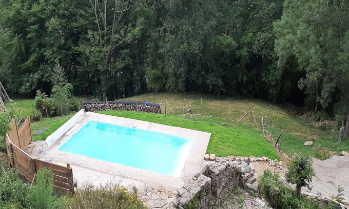 Altillac Casa | Casa en Altillac con piscina y jardín