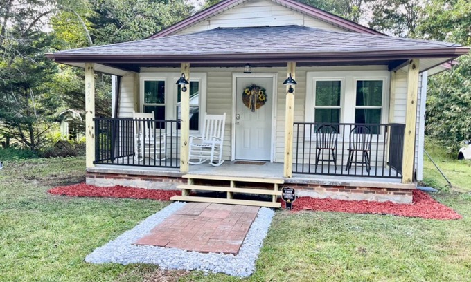 Ronda Casa | Charming 1940’s Ronda House Wilkes County NC Stone Mountain , wineries , NASCAR