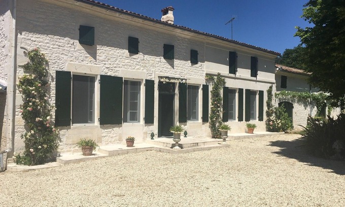 Avy Casa | Encantadora casa de los Charentes