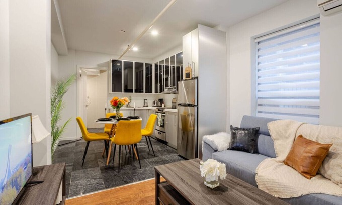 Downtown Montreal Apartamento | Charming 1BDR Apartment on Bishop St- MTL