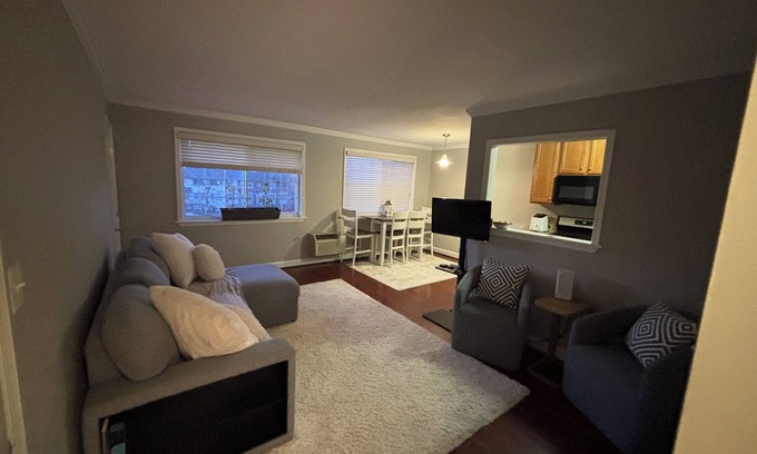 Laurel Apartamento | Charming 1BR/1BA on Main St – Heart of Laurel Living!