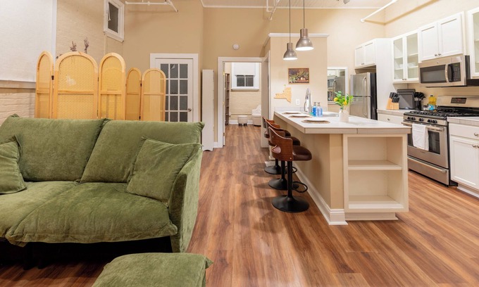 Albany Apartamento | Charming 1BR Albany retreat w/parking & full kitchen, near MVP Arena, Washington Park & dining