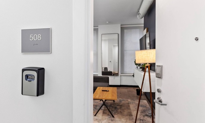 Downtown Pittsburgh Apartamento | Charming 1BR: Steps to Football Fun!