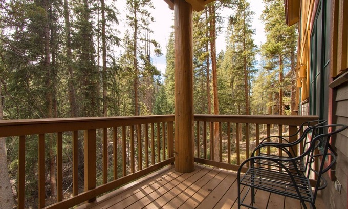 Keystone Condominio | Charming 1BR Trappers Crossing in East Keystone - shuttle service & hot tub!