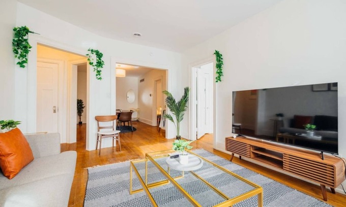 Detroit Apartamento | Charming 2/1 Mid-Century Apt