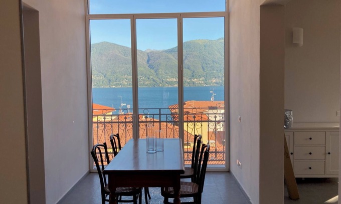 Porto Valtravaglia Apartamento | Charming 2-bedroom apartment in historic village center with stunning views