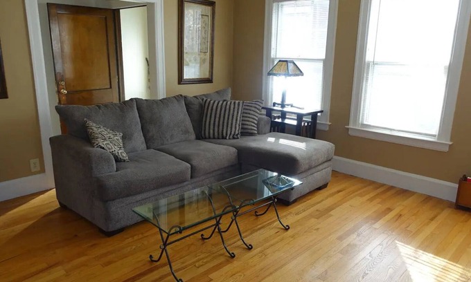 Grosse Pointe Casa | Charming 2-bedroom house with AC and WiFi in awesome Grosse Pointe Park