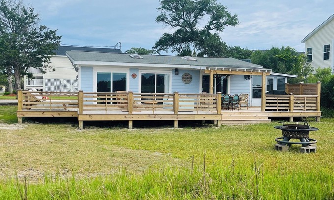 Cherry Grove Beach Casa | Charming 2-bedroom bungalow in brilliant North Myrtle Beach with sunset views