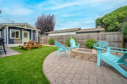 Seaside Casa | Charming 2 BDR Seaside Cottage - 5 Min to Beach