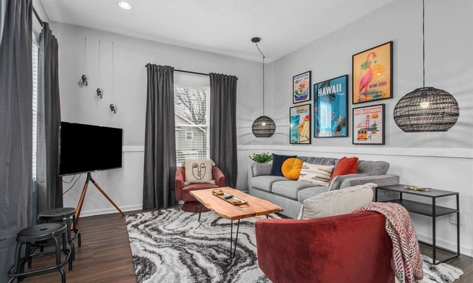 Rosedale Apartamento | Charming 2 Bdrm Home Near KU | Fully Stocked! 17