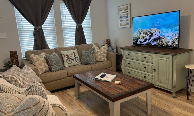 Fort Walton Beach Condominio | Charming 2-bedroom condo in brilliant Fort Walton Beach with AC