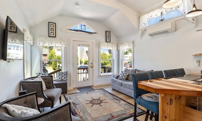 Old Orchard Beach Cabaña | Charming 2-Bedroom Cottage in Peaceful Old Orchard Beach with WiFi, AC