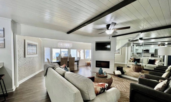 Upper Grand Lagoon Condominio | Charming 2-bedroom condo with Marina views in Panama City Beach, FL