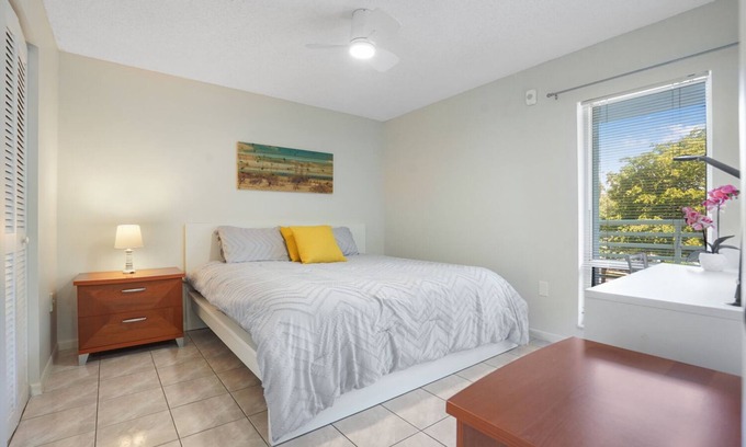 Sunny Isles Beach Condominio | Charming 2-bedroom condo nearby the beach with WiFi, AC in Sunny Isles Beach
