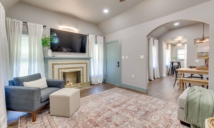 Miller Casa | Charming 2 bed/1 bath Tudor - Near Plaza & Midtown