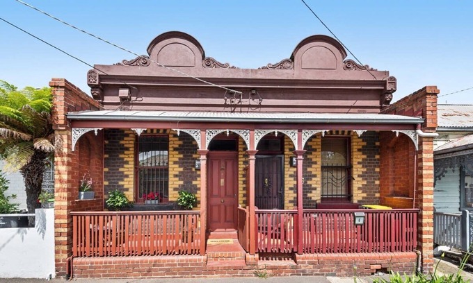 South Melbourne Casa | Charming 2-Bed Town House Near Market